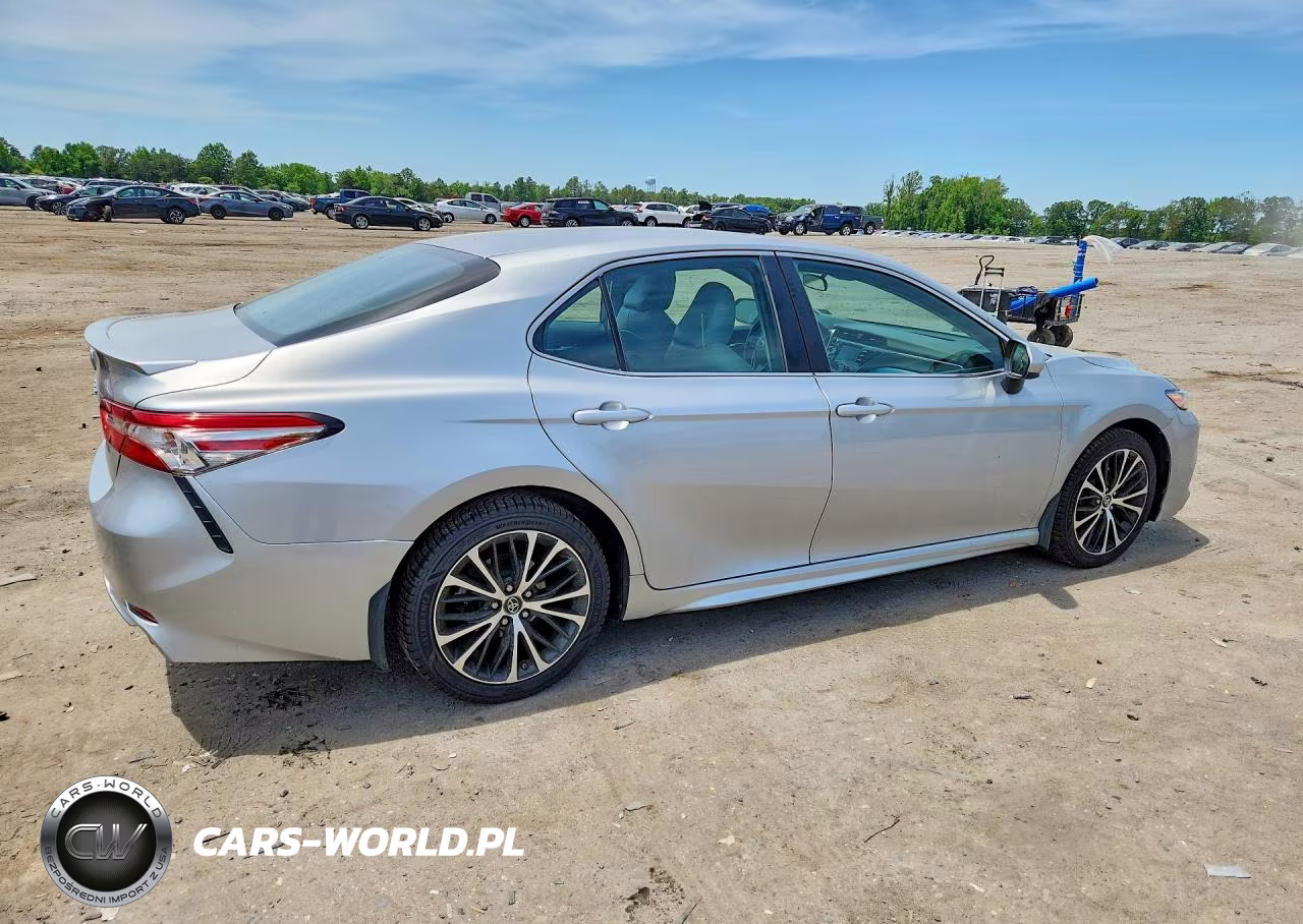 2018 Toyota Camry Se VIN:4T1B11HK3JU650545 - 3