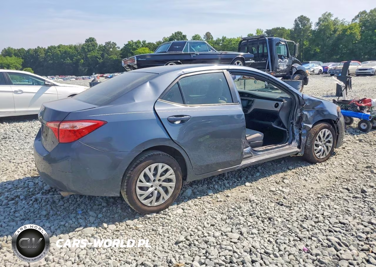 2019 Toyota Corolla Le VIN:2T1BURHE3KC183677 - 3