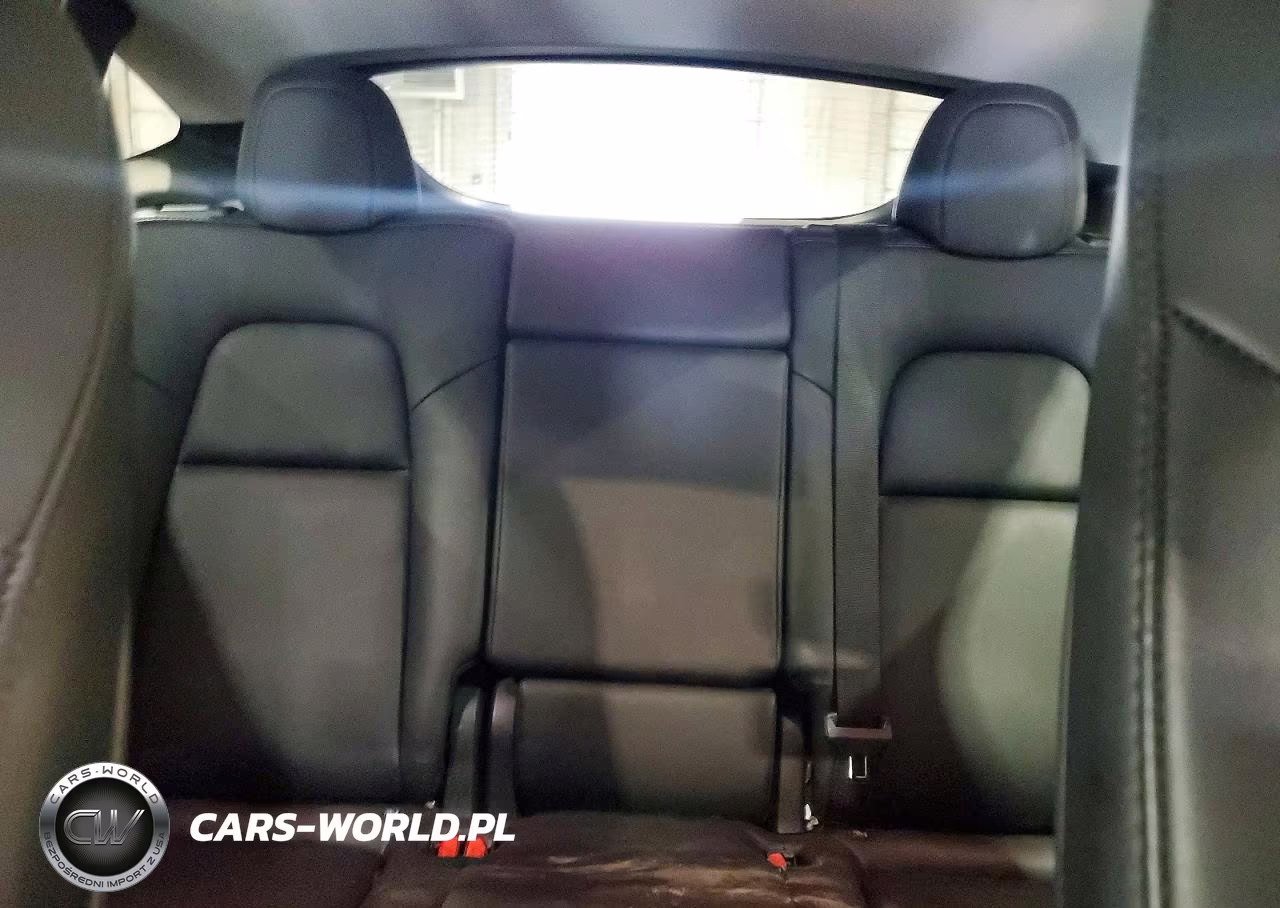 2023 Tesla Model Y VIN:7SAYGDEE7PF686174 - 10