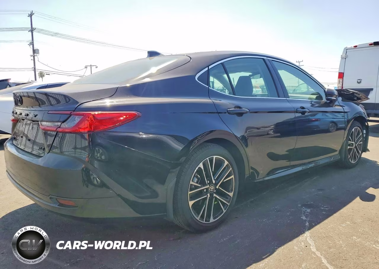 2026 Toyota Camry Xle VIN:4T1DAACK3TU733234 - 3