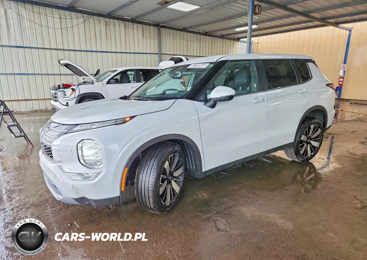 2025 Mitsubishi Outlander Se – zdjęcie 1 z 13