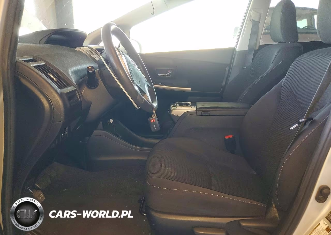 2017 Toyota Prius V Two VIN:JTDZN3EU0HJ070285 - 7