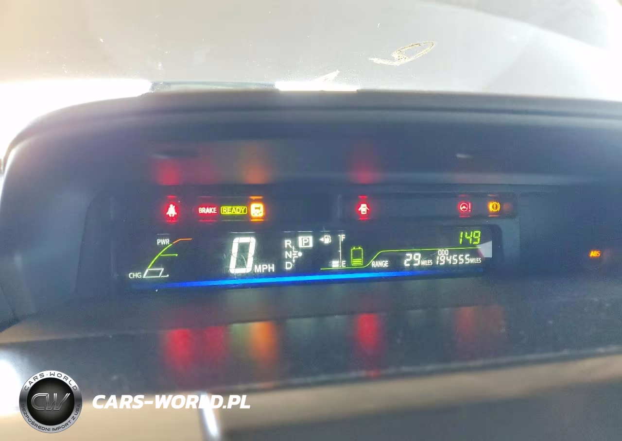 2017 Toyota Prius V Two VIN:JTDZN3EU0HJ070285 - 9