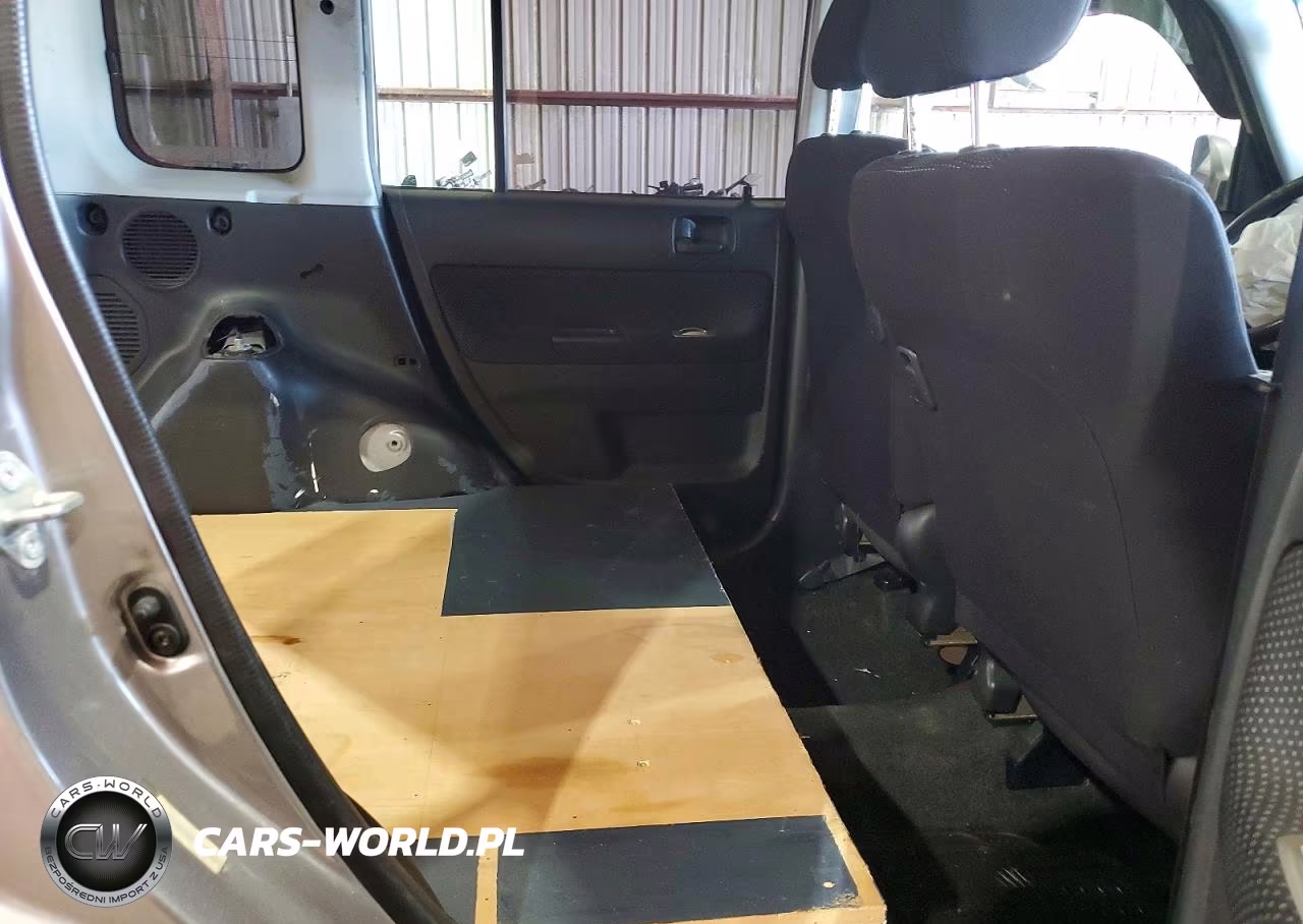 2004 Toyota Scion Xb VIN:JTLKT324X40156381 - 10