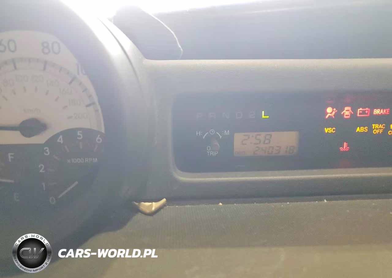 2004 Toyota Scion Xb VIN:JTLKT324X40156381 - 9