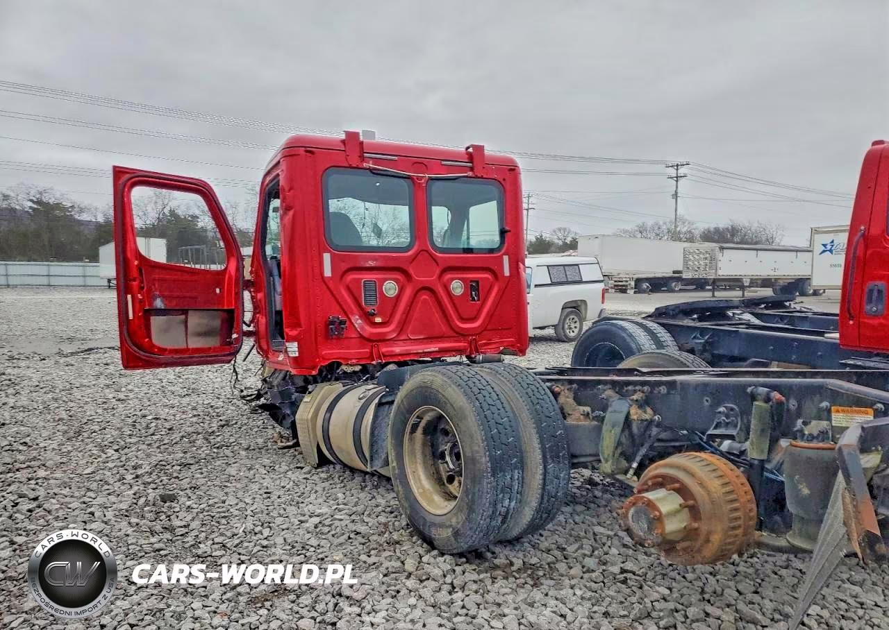 2015 Freightliner Cascadia Truck Cab And Chassis VIN:3AKJGEDV6FSGJ6926 - 3