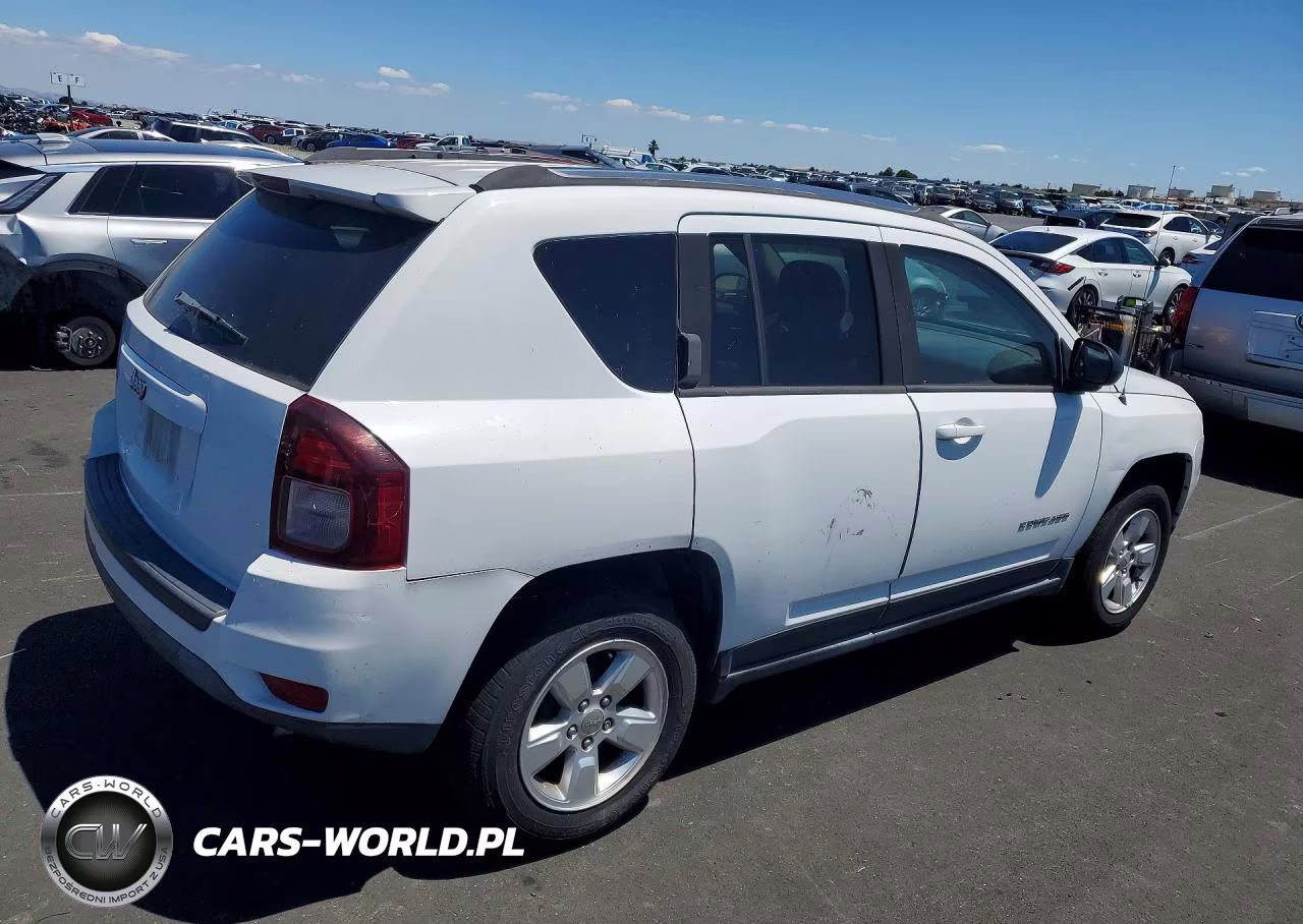 2015 Jeep Compass Sport VIN:1C4NJCBA1FD143812 - 3