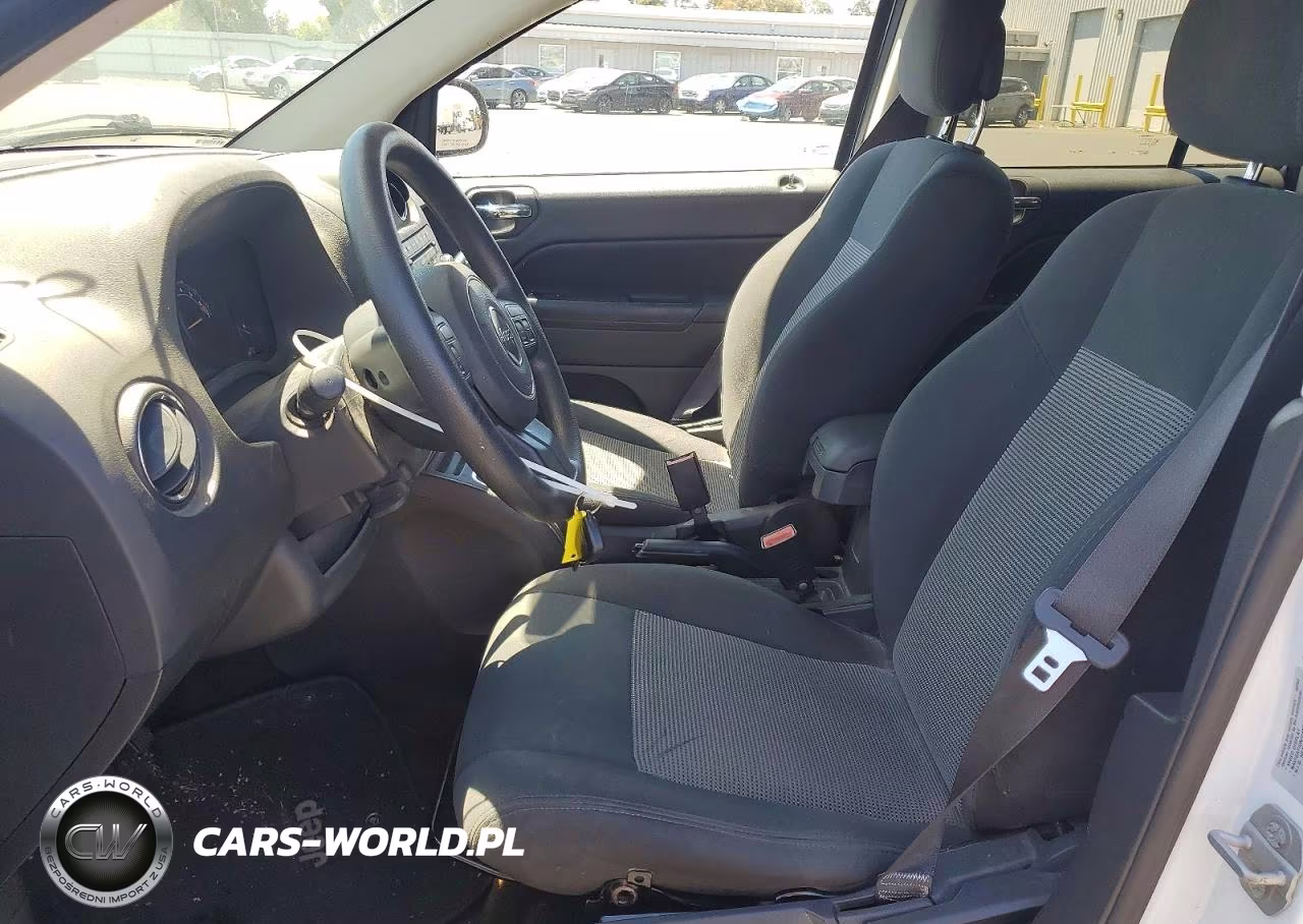 2015 Jeep Compass Sport VIN:1C4NJCBA1FD143812 - 7
