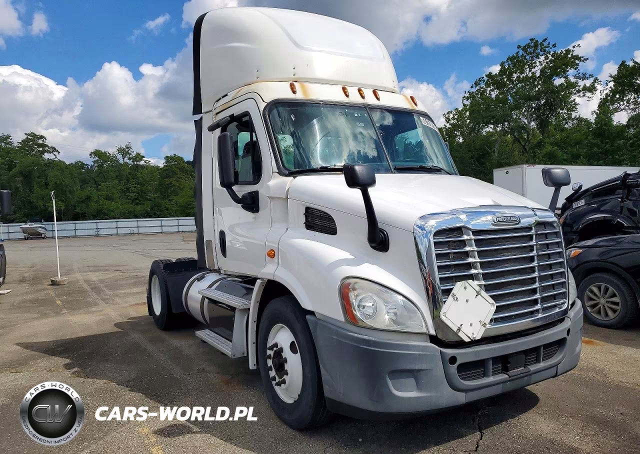 2016 Freightliner Cascadia 113 Semi Truck