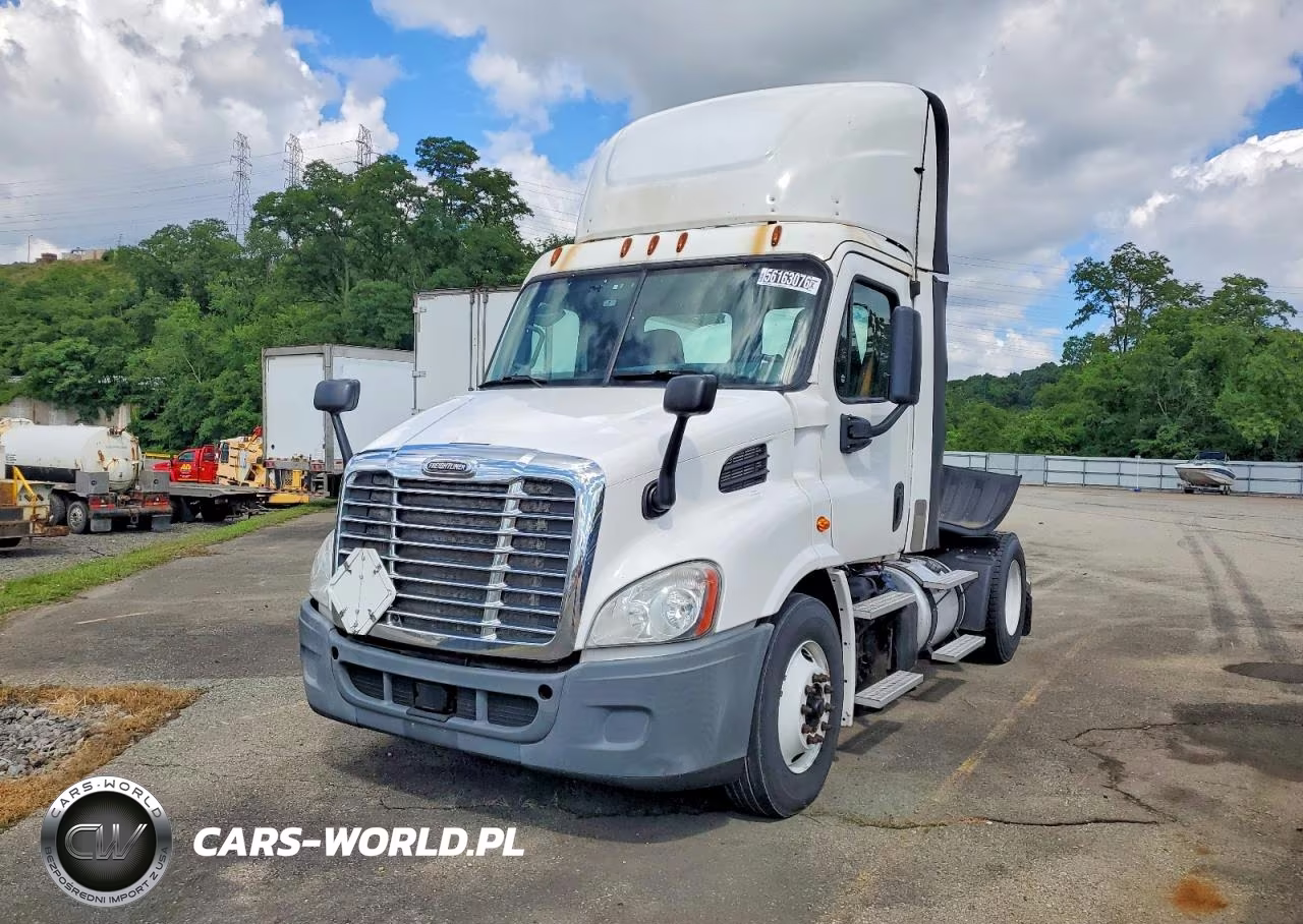 2016 Freightliner Cascadia 113 Semi Truck VIN:1FUBGAD41GLGU8636 - 2