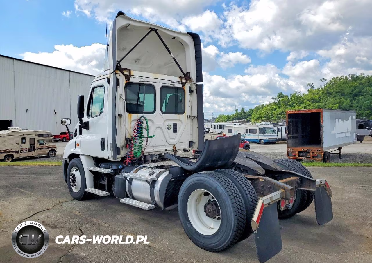 2016 Freightliner Cascadia 113 Semi Truck VIN:1FUBGAD41GLGU8636 - 3