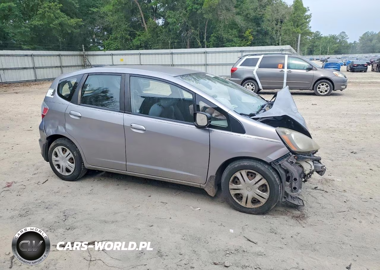 2009 Honda Fit VIN:JHMGE882X9S043460 - 4