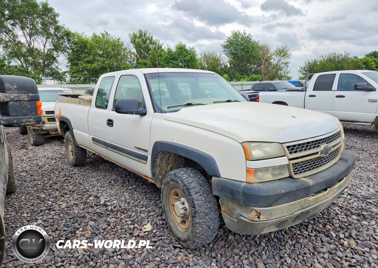 2005 Chevrolet Silverado K2500 Heavy Duty VIN:1GCHK29U55E212692 - 4