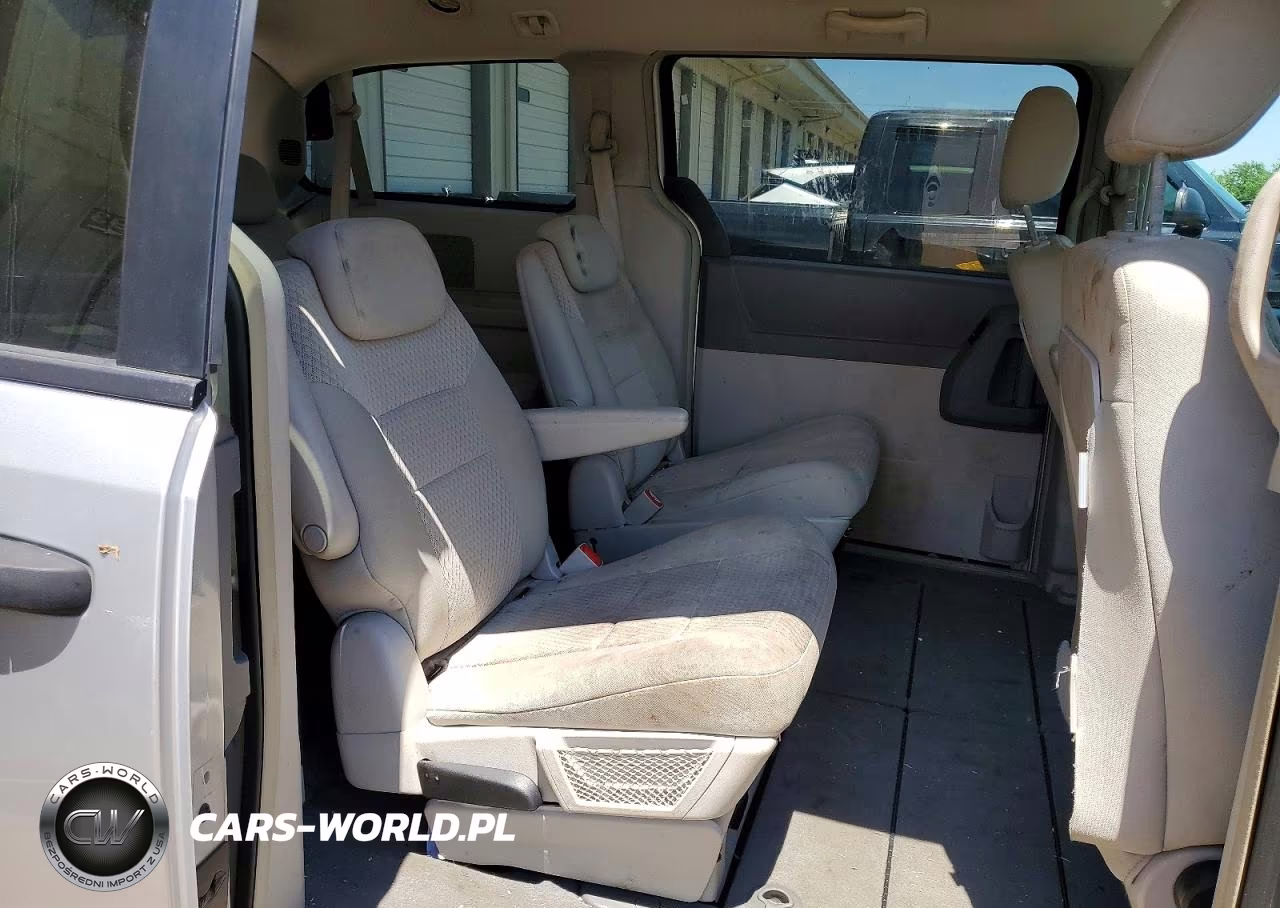 2008 Chrysler Town & Country Lx VIN:2A8HR44H18R103325 - 11