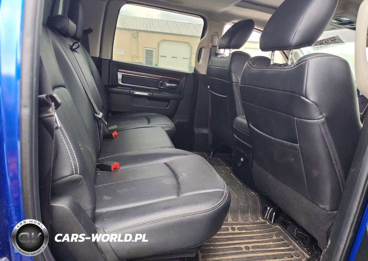 2018 Ram 1500 Laramie VIN:1C6RR7NM7JS255842 - 10