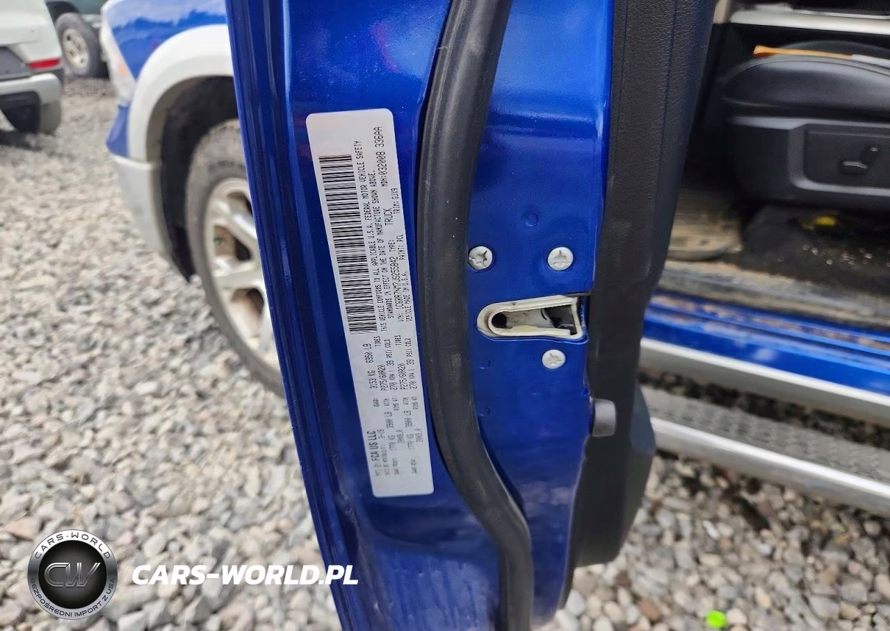 2018 Ram 1500 Laramie VIN:1C6RR7NM7JS255842 - 12