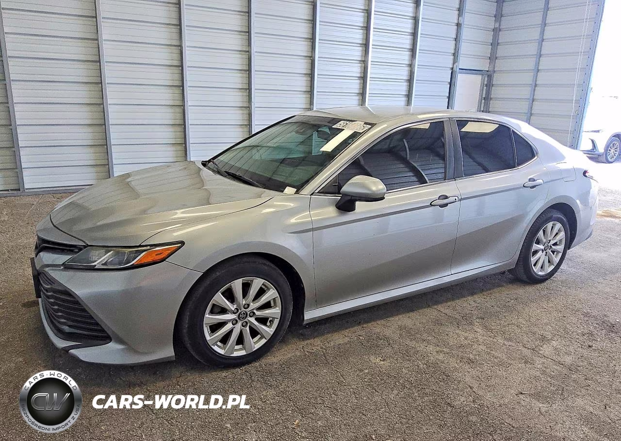 2019 Toyota Camry Le – zdjęcie 1 z 13