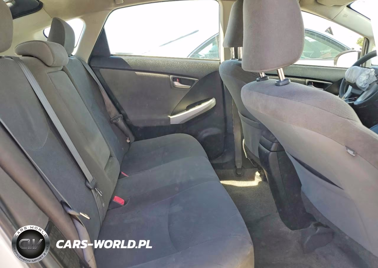 2015 Toyota Prius Two VIN:JTDKN3DUXF0482557 - 10