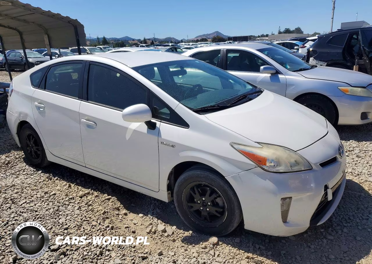 2015 Toyota Prius Two VIN:JTDKN3DUXF0482557 - 4