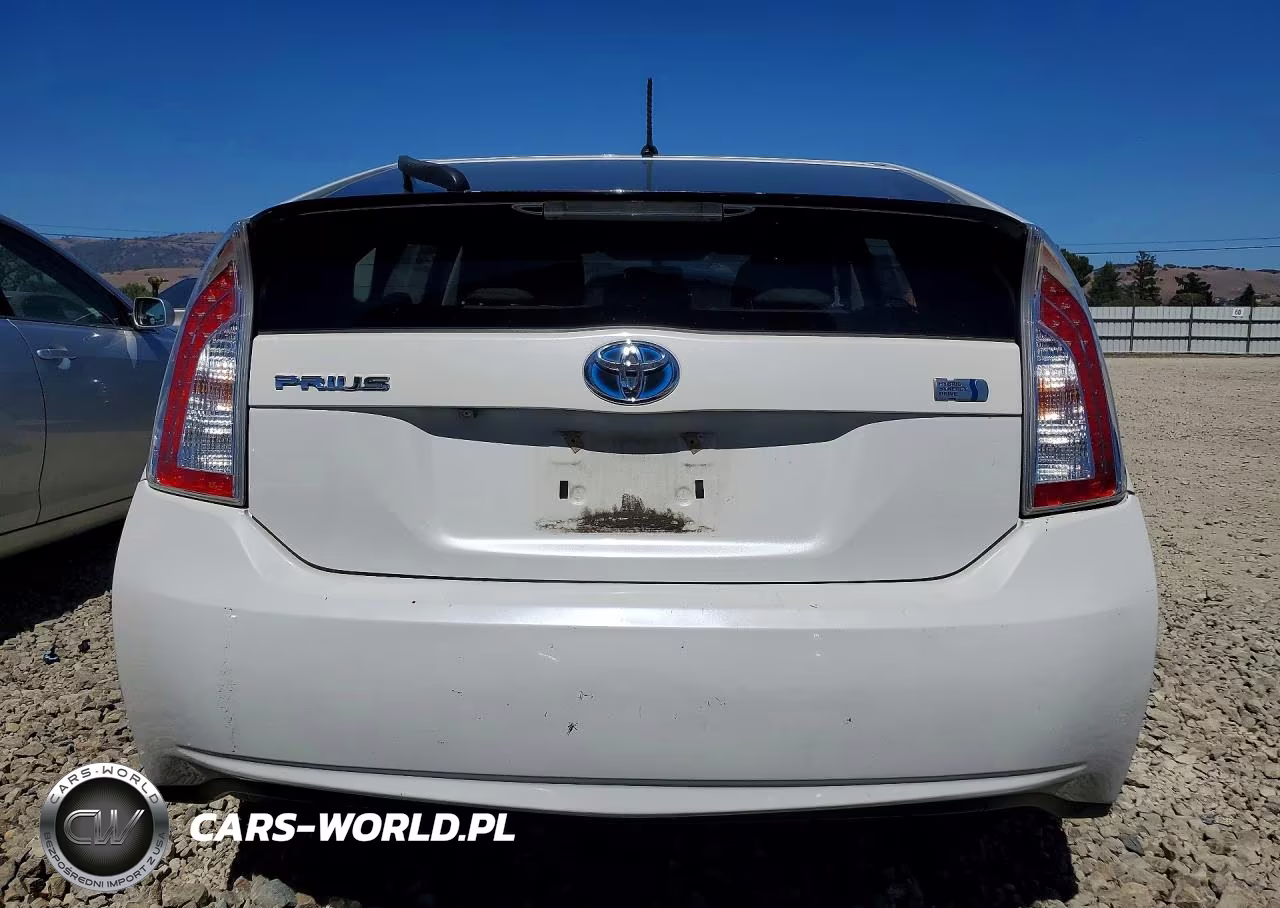 2015 Toyota Prius Two VIN:JTDKN3DUXF0482557 - 6