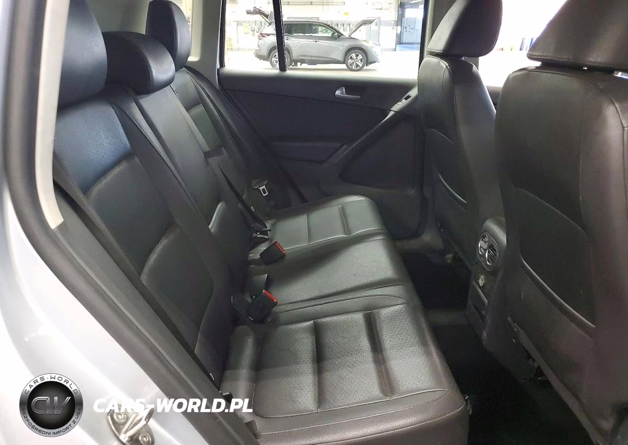 2017 Volkswagen Tiguan S VIN:WVGBV7AX2HK013102 - 11