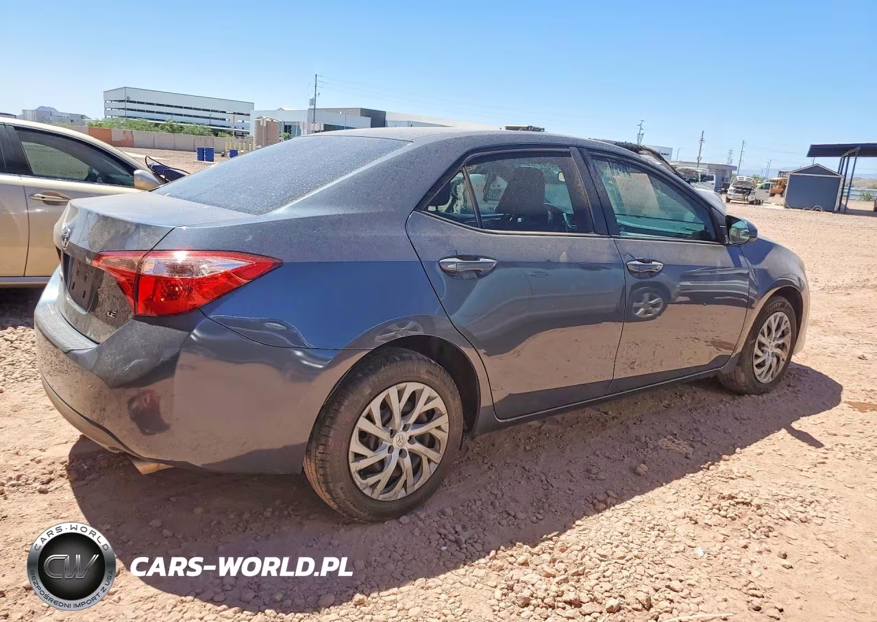 2017 Toyota Corolla Le VIN:2T1BURHE2HC800320 - 3