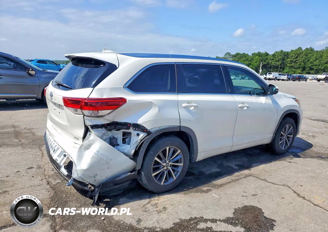 2017 Toyota Highlander Xle VIN:5TDKZRFH6HS515397 - 3