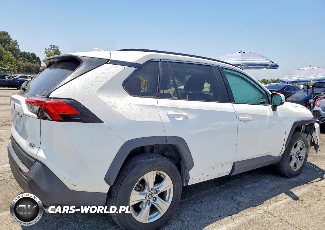 2021 Toyota Rav4 Xle VIN:2T3W1RFV4MC107084 - 3