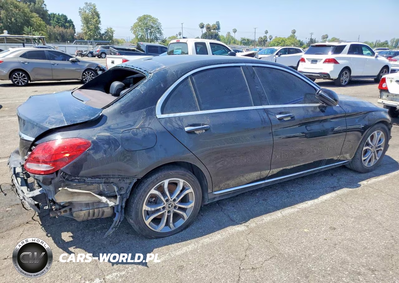 2018 Mercedes-Benz C 300 VIN:55SWF4JB5JU234653 - 3