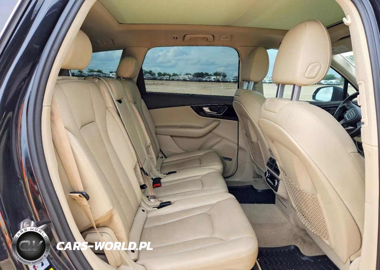 2017 Audi Q7 Prestige VIN:WA1VAAF71HD020947 - 10