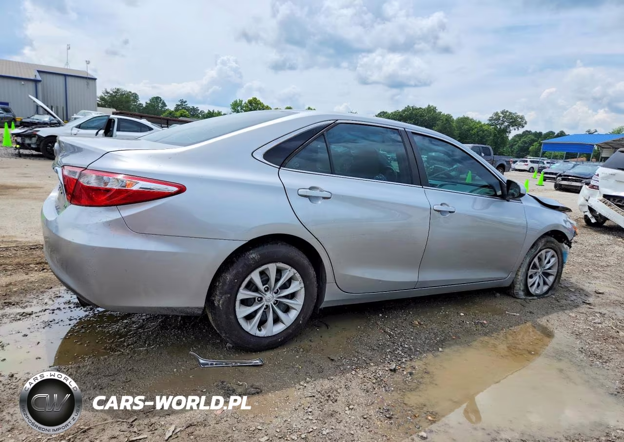 2017 Toyota Camry Le VIN:4T1BF1FK4HU698747 - 3