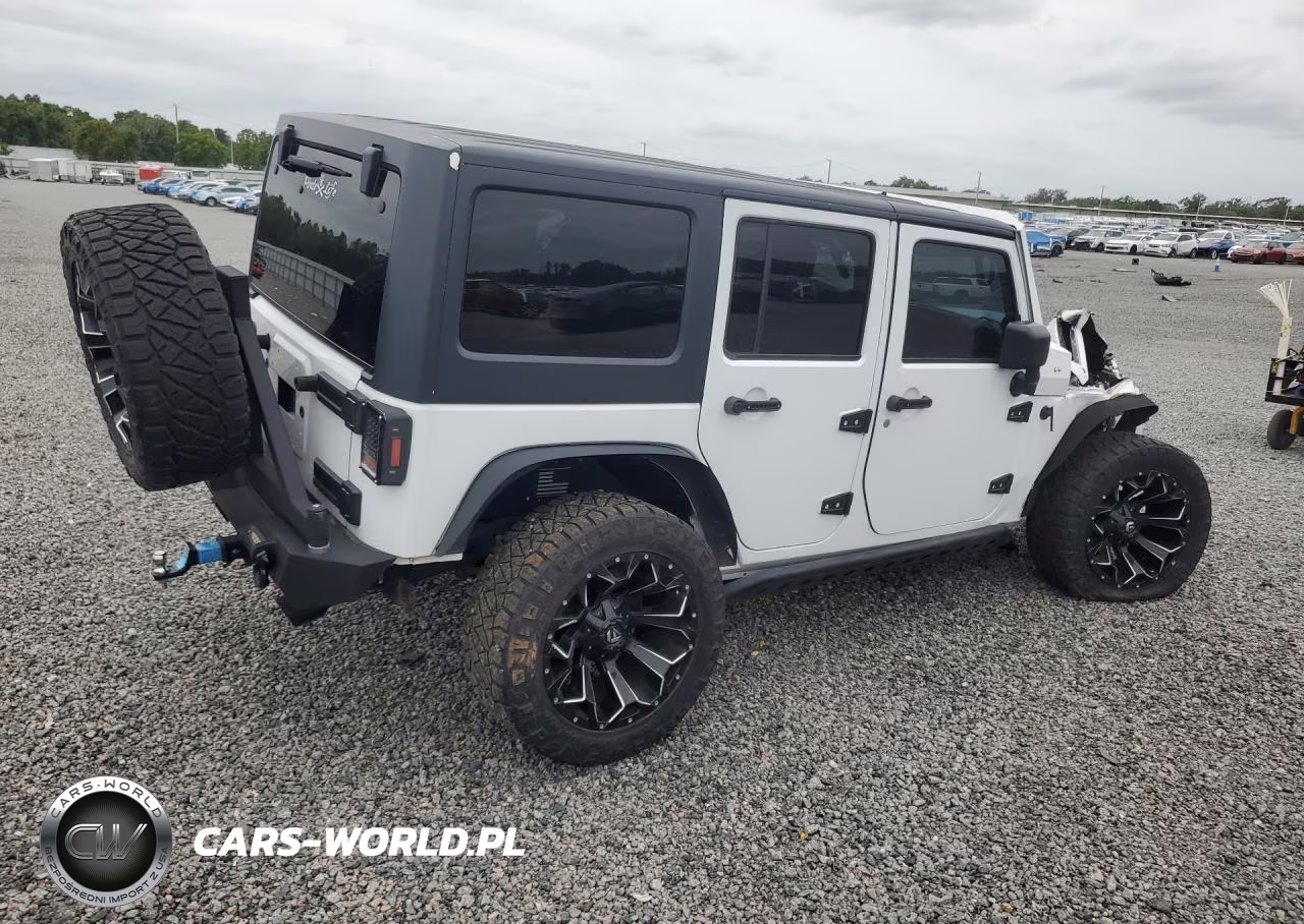 2014 Jeep Wrangler Unlimited Sport VIN:1C4BJWDG6EL312166 - 3