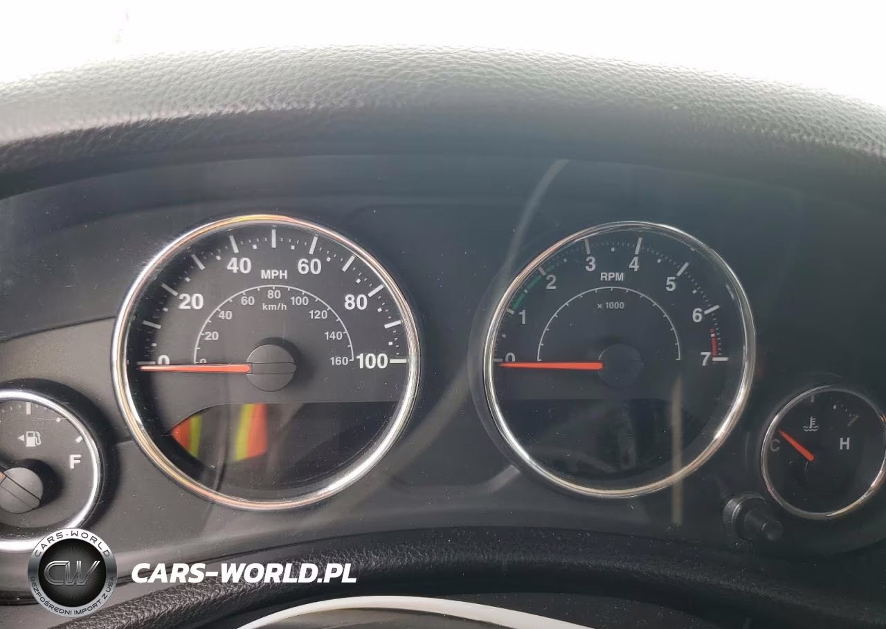 2014 Jeep Wrangler Unlimited Sport VIN:1C4BJWDG6EL312166 - 9