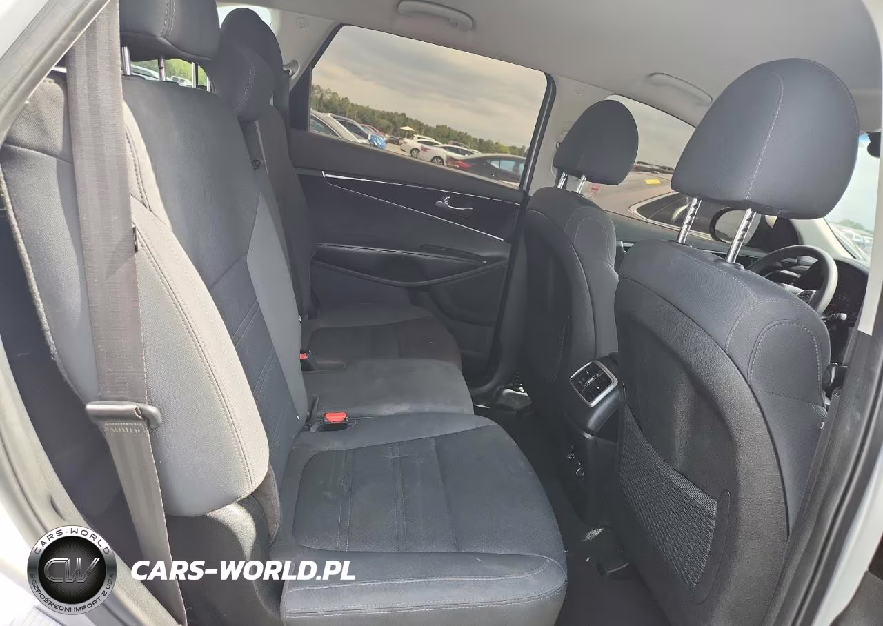 2020 Kia Sorento S VIN:5XYPGDA55LG612091 - 10