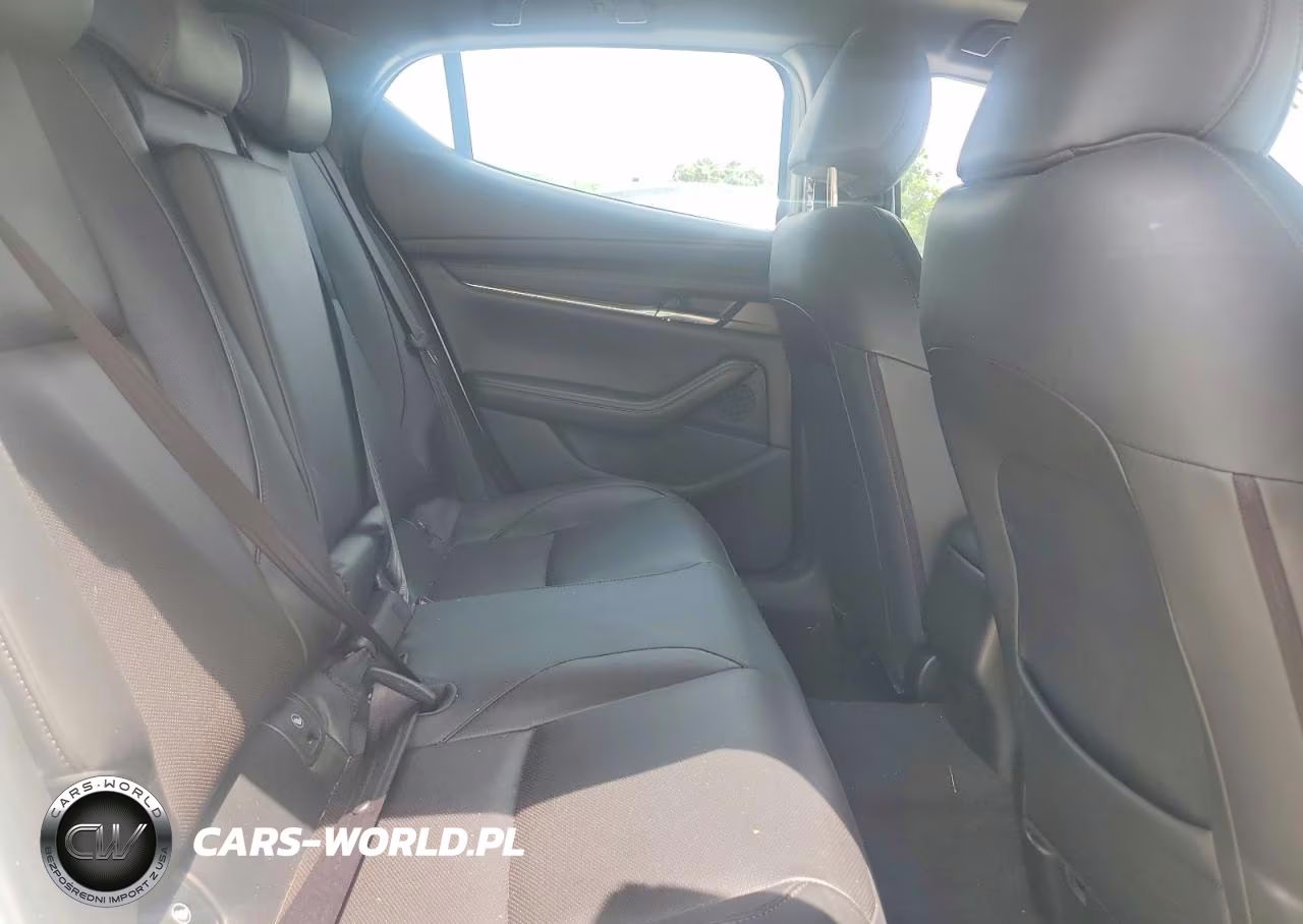 2022 Mazda 3 Premium VIN:JM1BPBML7N1506611 - 10