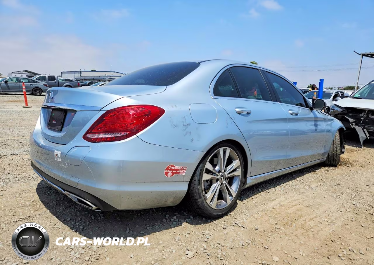 2018 Mercedes-Benz C 350E VIN:55SWF4HB3JU256138 - 3