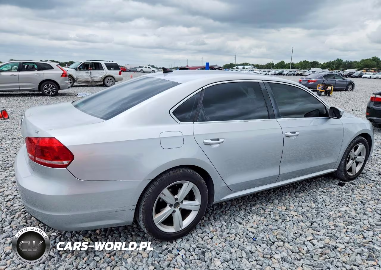 2013 Volkswagen Passat Se VIN:1VWBH7A30DC050420 - 3