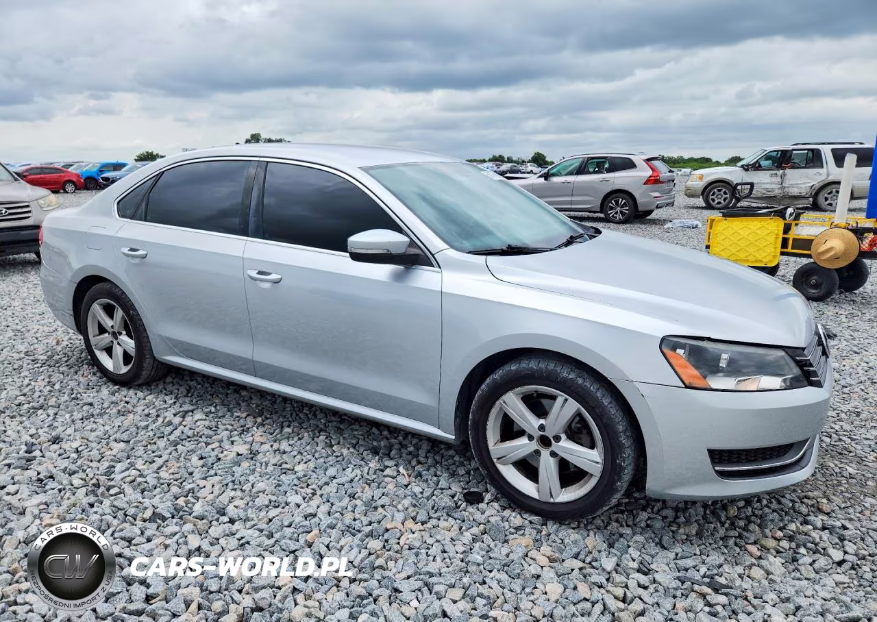 2013 Volkswagen Passat Se VIN:1VWBH7A30DC050420 - 4