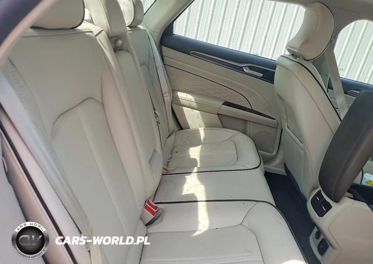 2018 Ford Fusion Titanium VIN:3FA6P0K99JR113261 - 10