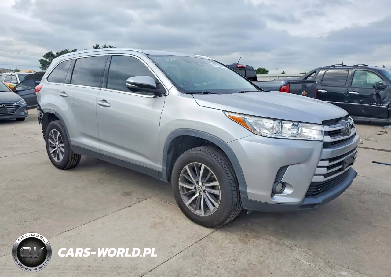 2019 Toyota Highlander Xle VIN:5TDKZRFH2KS333669 - 4