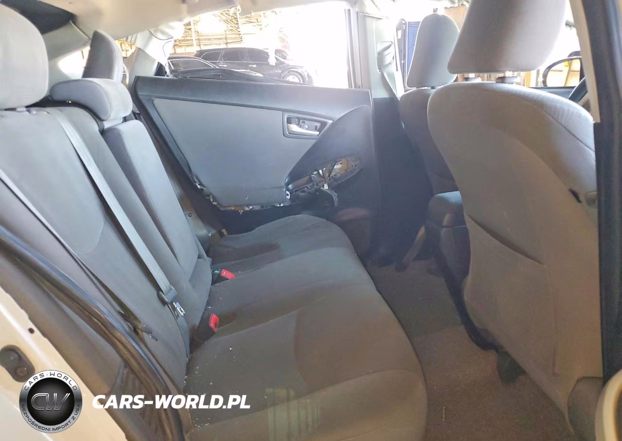 2013 Toyota Prius Two VIN:JTDKN3DU5D5571775 - 10