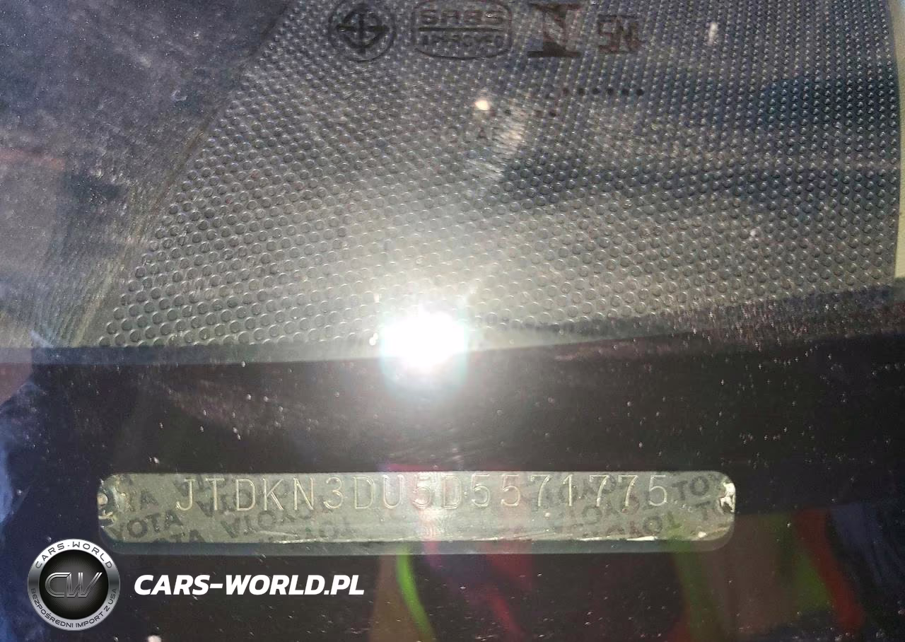 2013 Toyota Prius Two VIN:JTDKN3DU5D5571775 - 12