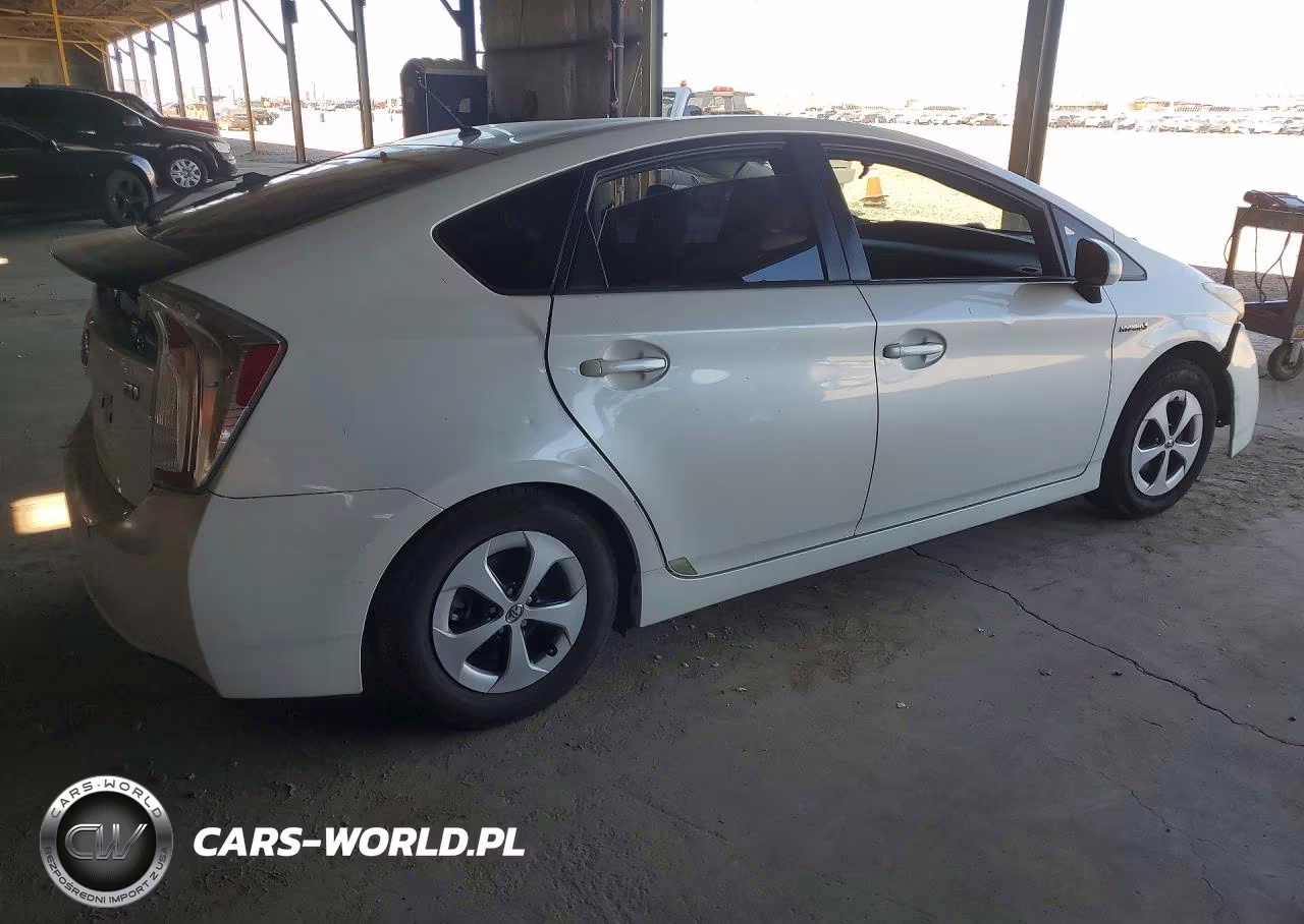 2013 Toyota Prius Two VIN:JTDKN3DU5D5571775 - 3