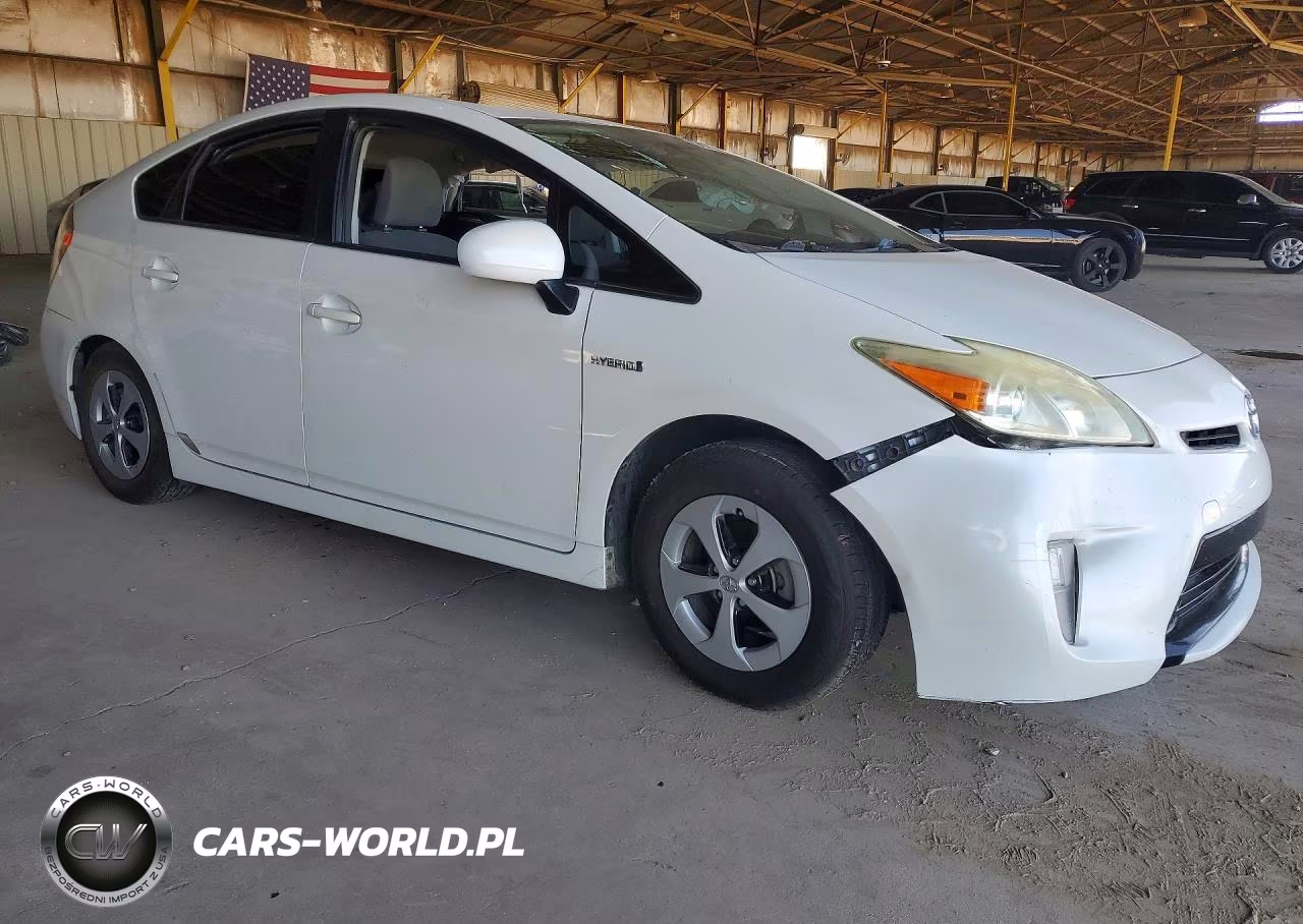 2013 Toyota Prius Two VIN:JTDKN3DU5D5571775 - 4