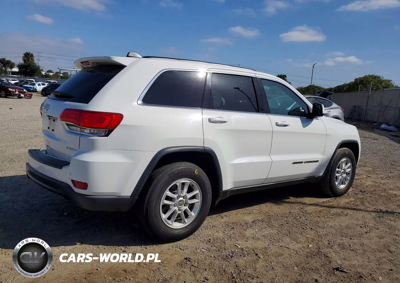2018 Jeep Grand Cherokee Laredo VIN:1C4RJEAG5JC354240 - 3