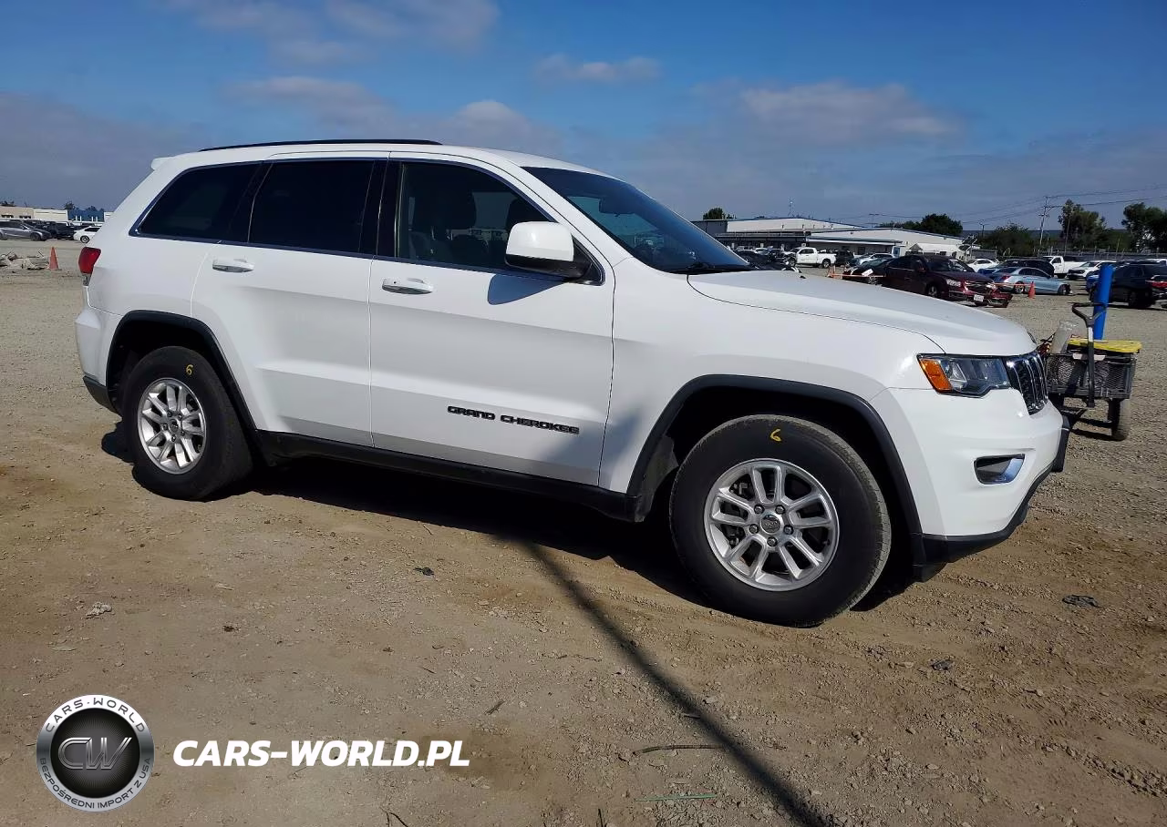 2018 Jeep Grand Cherokee Laredo VIN:1C4RJEAG5JC354240 - 4