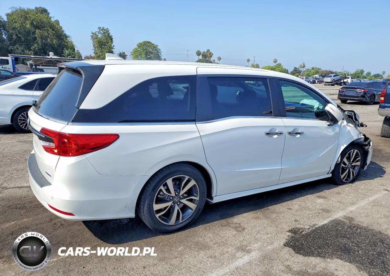 2023 Honda Odyssey Touring VIN:5FNRL6H88PB043802 - 3