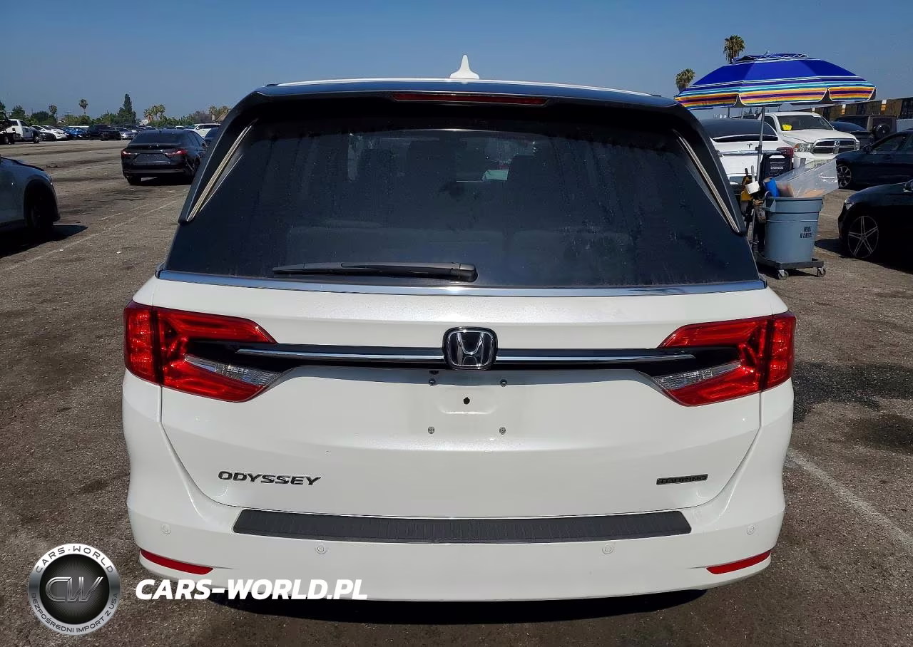 2023 Honda Odyssey Touring VIN:5FNRL6H88PB043802 - 6