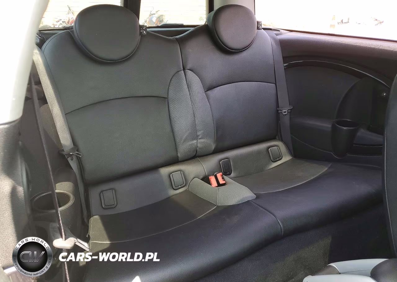 2010 Mini Cooper S Clubman VIN:WMWMM3C54ATP94223 - 10