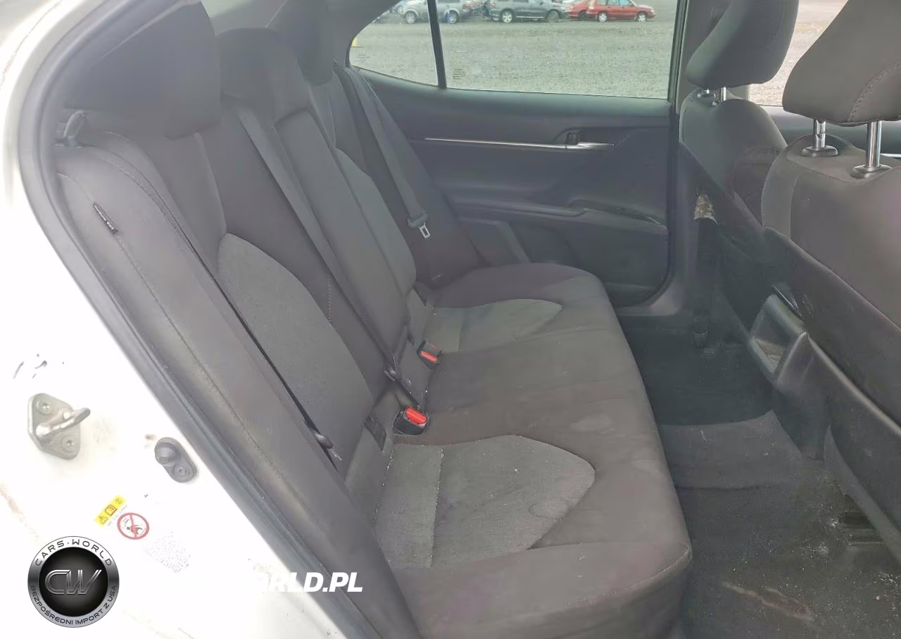 2018 Toyota Camry Le VIN:4T1B11HK9JU600992 - 10